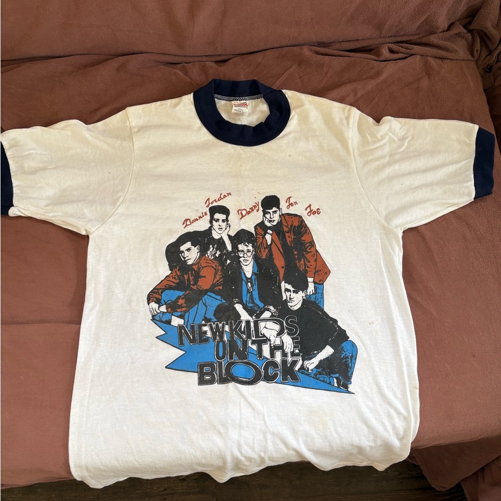 Vintage Band Graphic T-Shirt - White and Blue